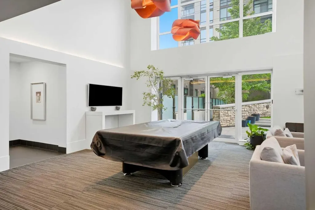 1111 10 Street SW Calgary AB T2R 1E3