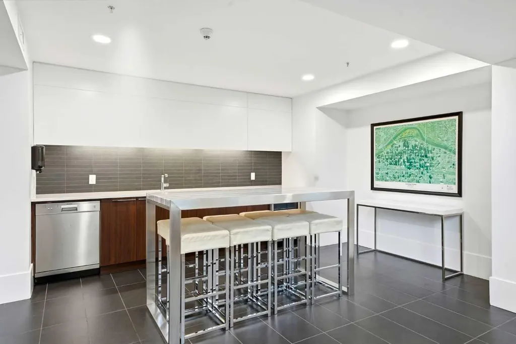 1111 10 Street SW Calgary AB T2R 1E3