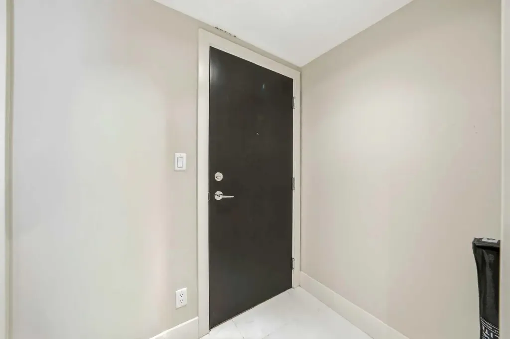 1111 10 Street SW Calgary AB T2R 1E3