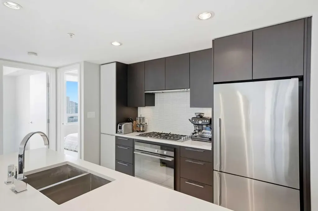 1111 10 Street SW Calgary AB T2R 1E3