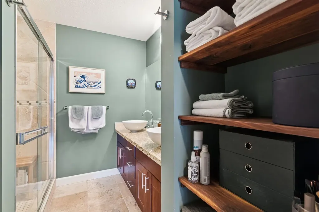 1321 Kensington Close NW Calgary AB T2N 3J6