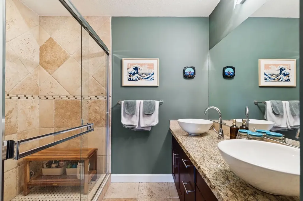 1321 Kensington Close NW Calgary AB T2N 3J6