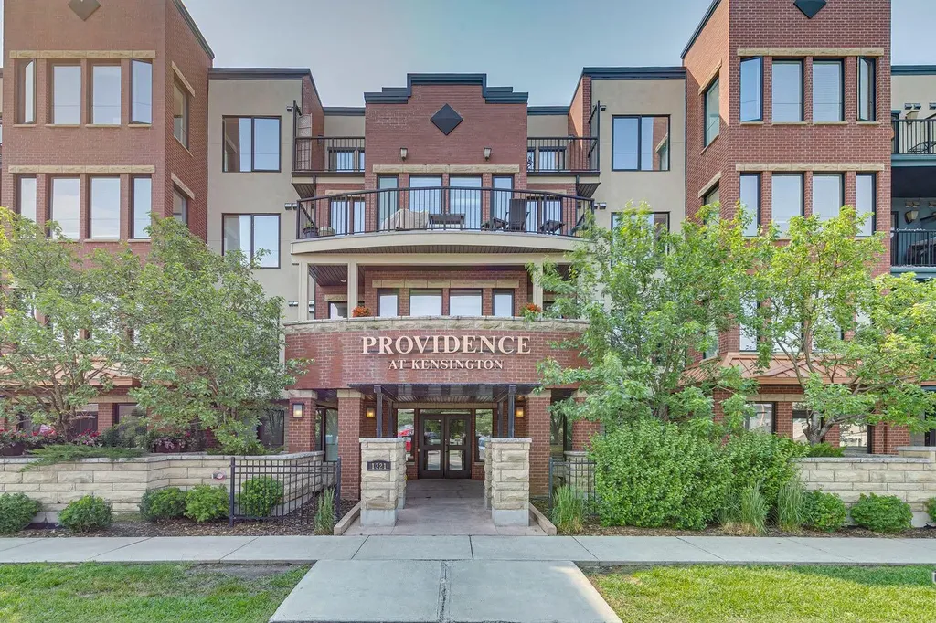 1321 Kensington Close NW Calgary AB T2N 3J6