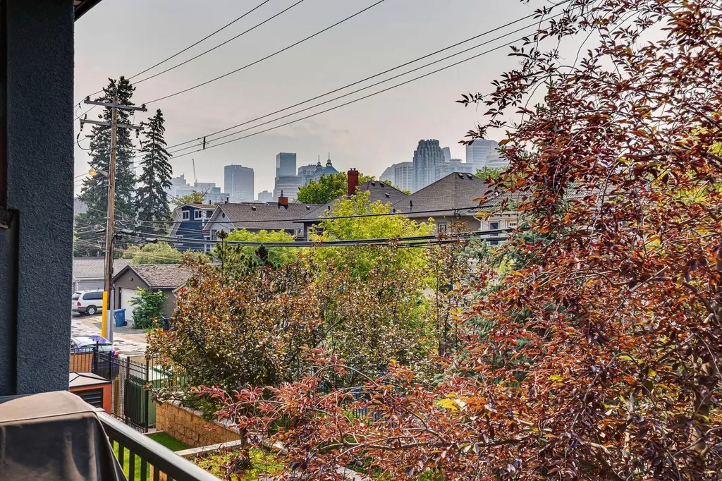 1321 Kensington Close NW Calgary AB T2N 3J6