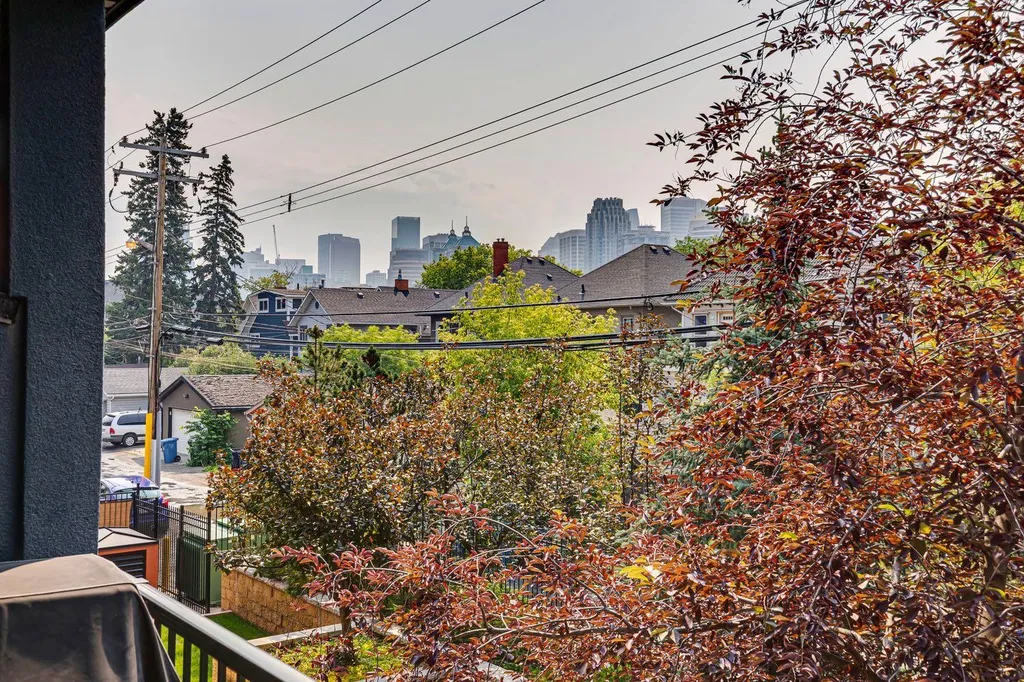 1321 Kensington Close NW Calgary AB T2N 3J6