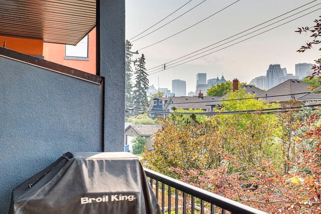 1321 Kensington Close NW Calgary AB T2N 3J6