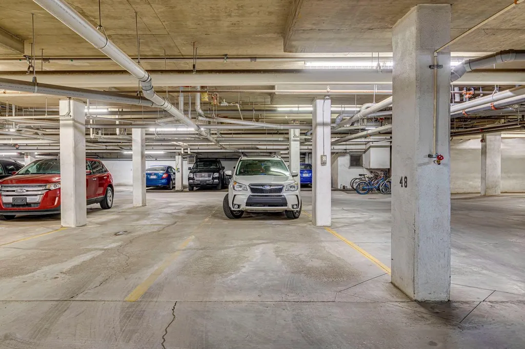 1321 Kensington Close NW Calgary AB T2N 3J6