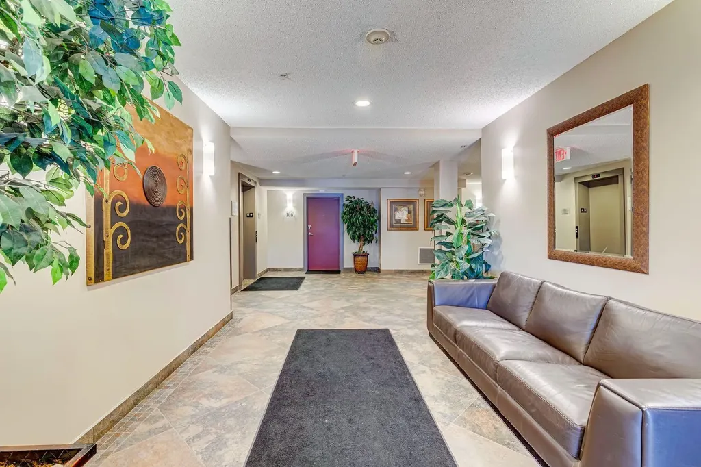 1321 Kensington Close NW Calgary AB T2N 3J6