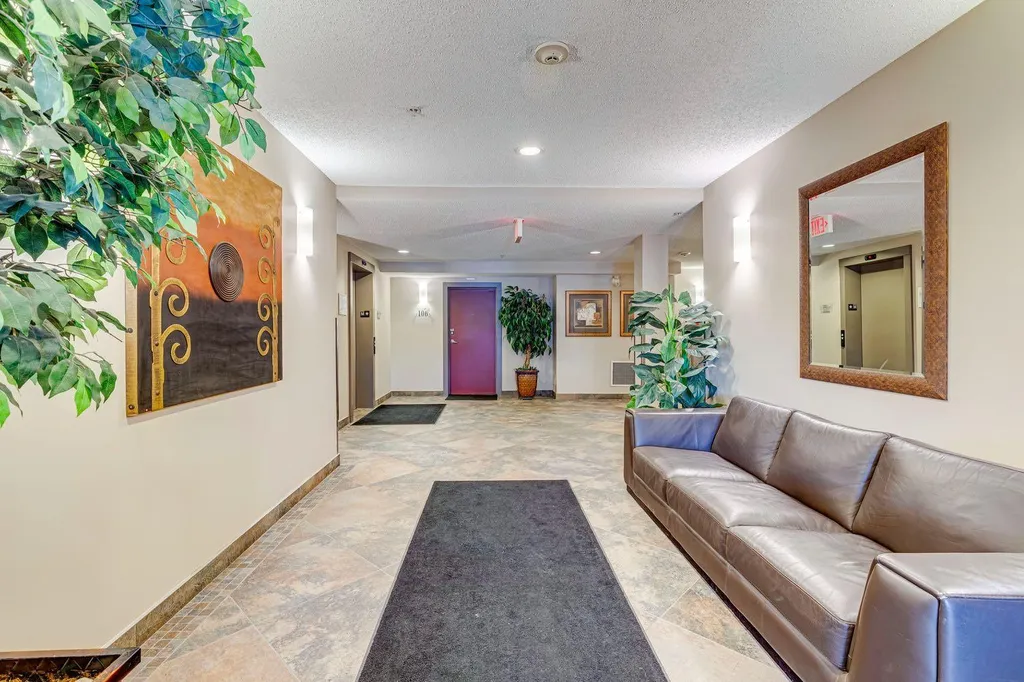 1321 Kensington Close NW Calgary AB T2N 3J6