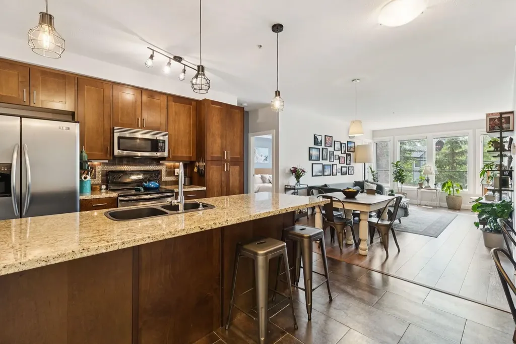 1321 Kensington Close NW Calgary AB T2N 3J6
