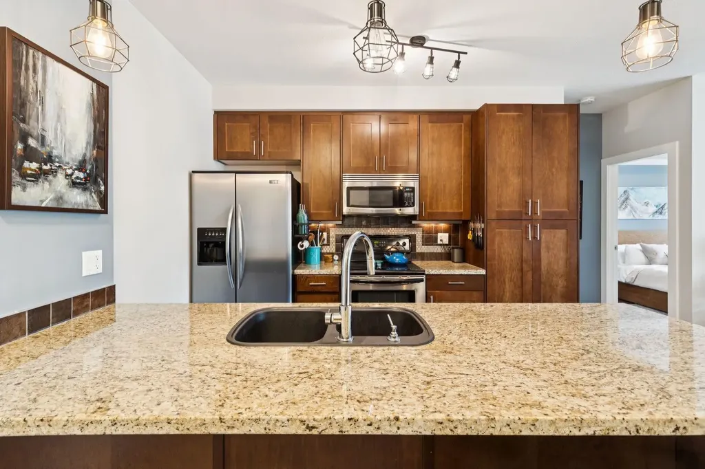 1321 Kensington Close NW Calgary AB T2N 3J6