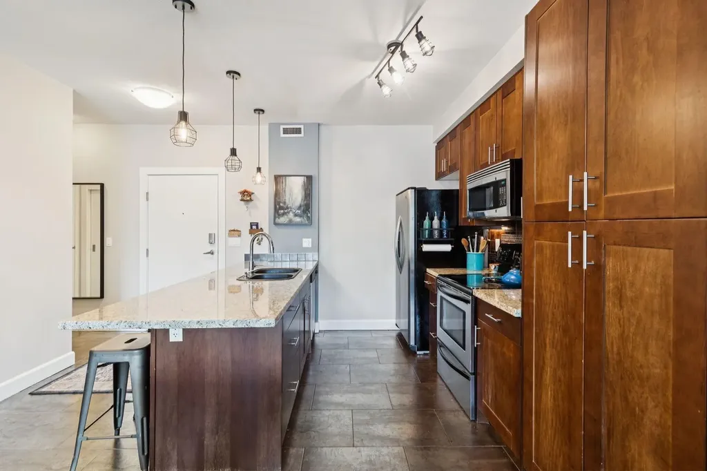 1321 Kensington Close NW Calgary AB T2N 3J6