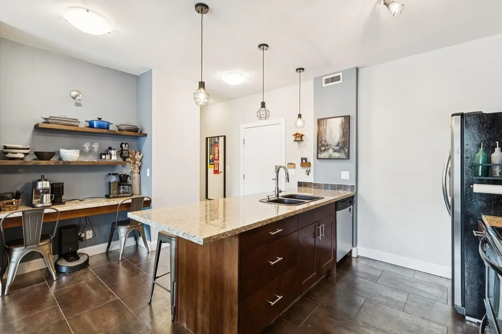 1321 Kensington Close NW Calgary AB T2N 3J6