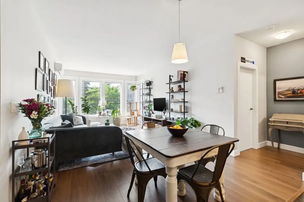1321 Kensington Close NW Calgary AB T2N 3J6