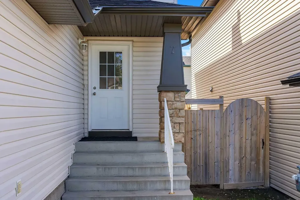 7 Saddlecrest Terrace NE Calgary AB T3J 5L4