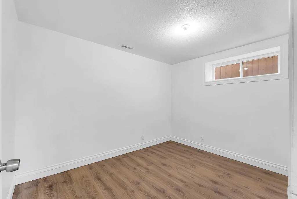 7 Saddlecrest Terrace NE Calgary AB T3J 5L4