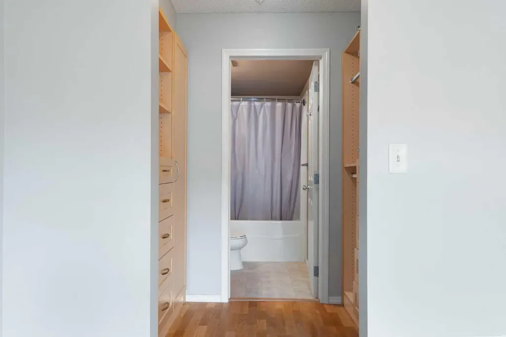 70 Panamount Drive NW Calgary AB T3K5Z1