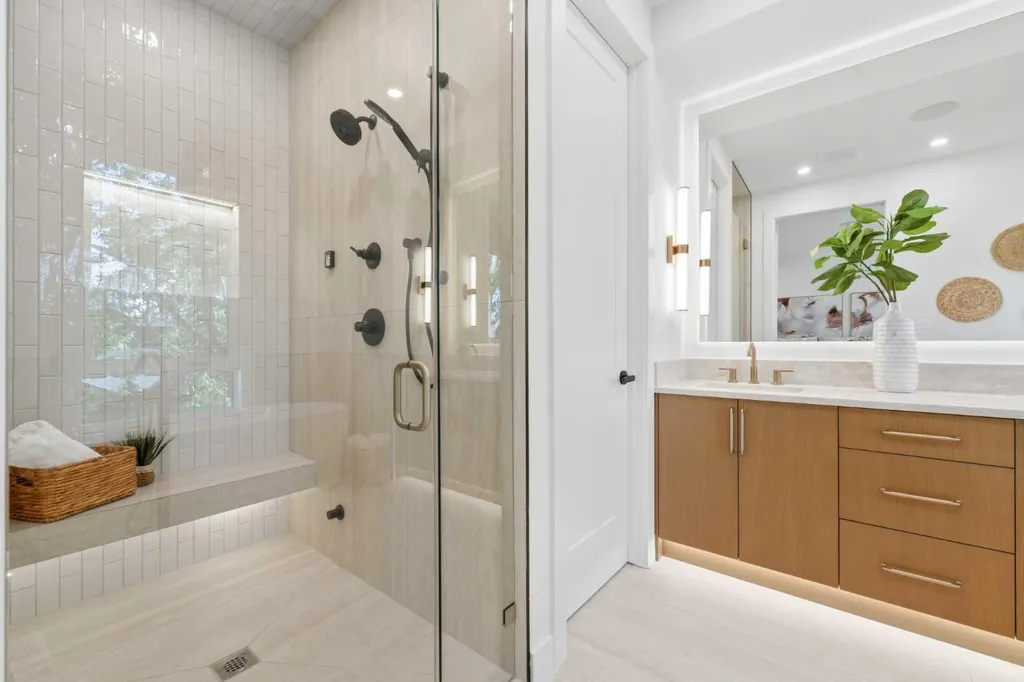 2233 2 Avenue NW Calgary AB T2N 0H1