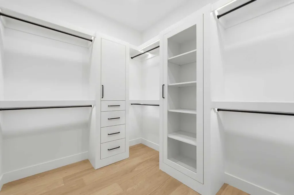 2233 2 Avenue NW Calgary AB T2N 0H1