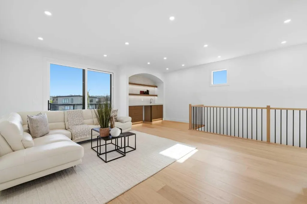 2233 2 Avenue NW Calgary AB T2N 0H1