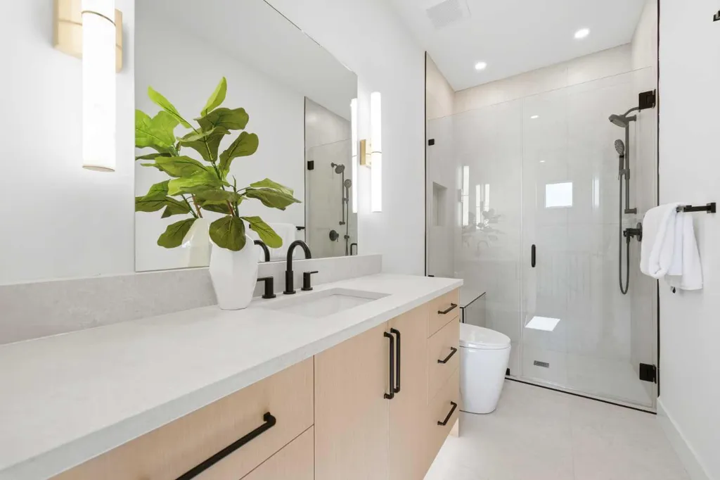 2233 2 Avenue NW Calgary AB T2N 0H1