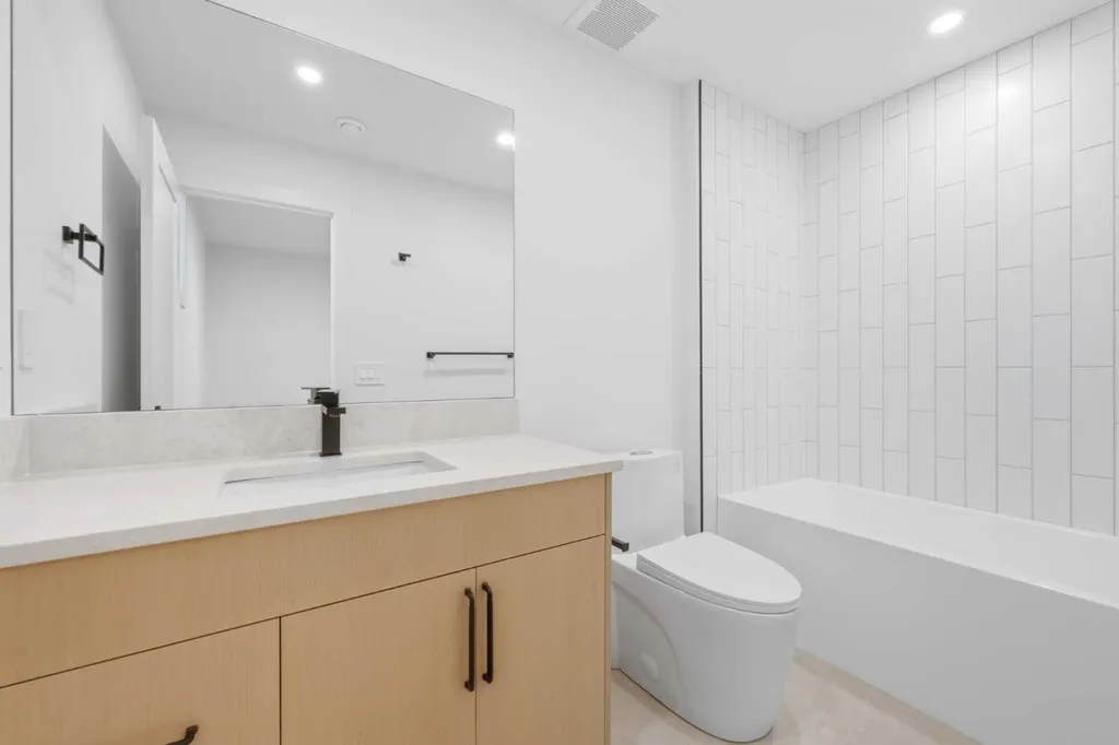 2233 2 Avenue NW Calgary AB T2N 0H1