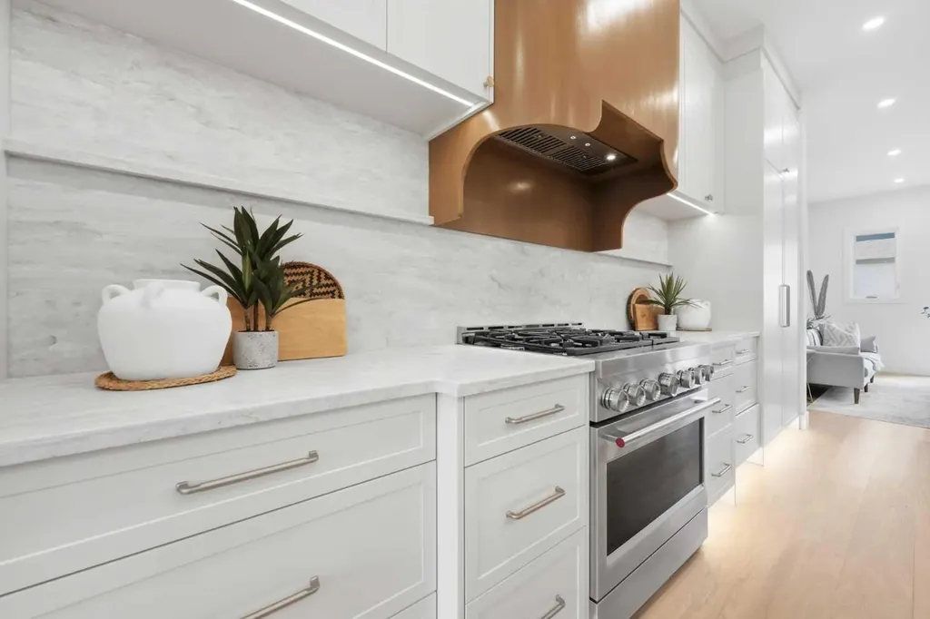 2233 2 Avenue NW Calgary AB T2N 0H1