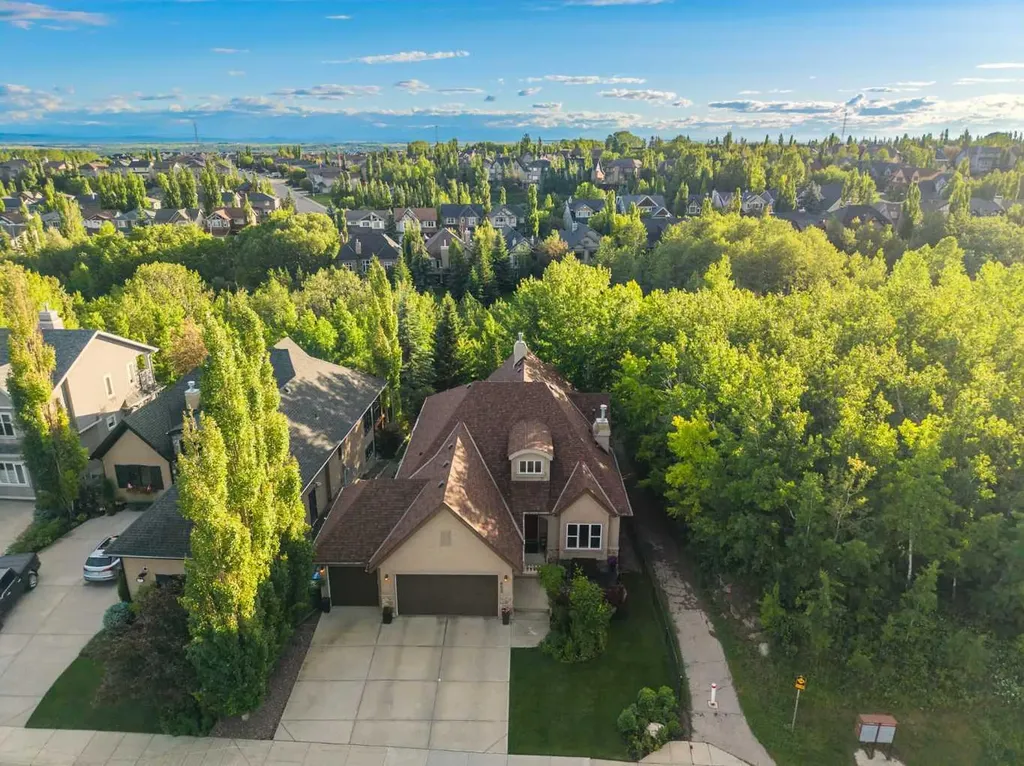 623 Tuscany Springs Boulevard NW Calgary AB T3L 2Y2