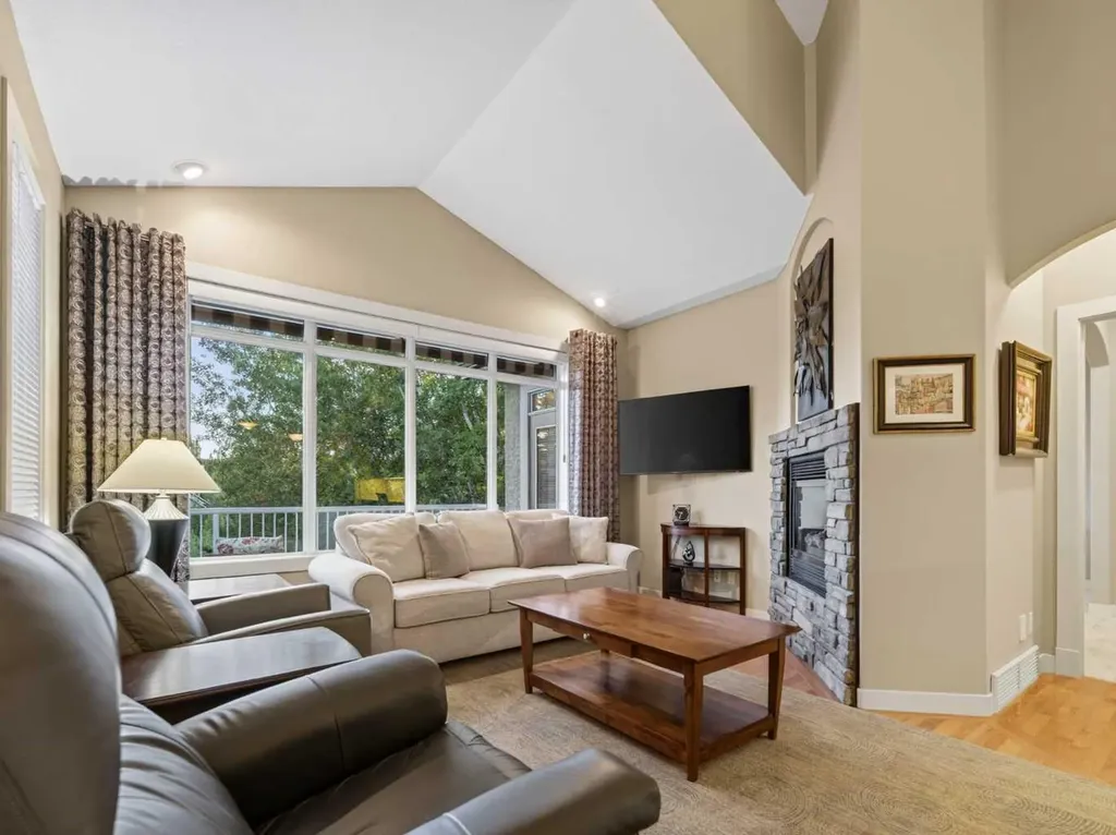 623 Tuscany Springs Boulevard NW Calgary AB T3L 2Y2
