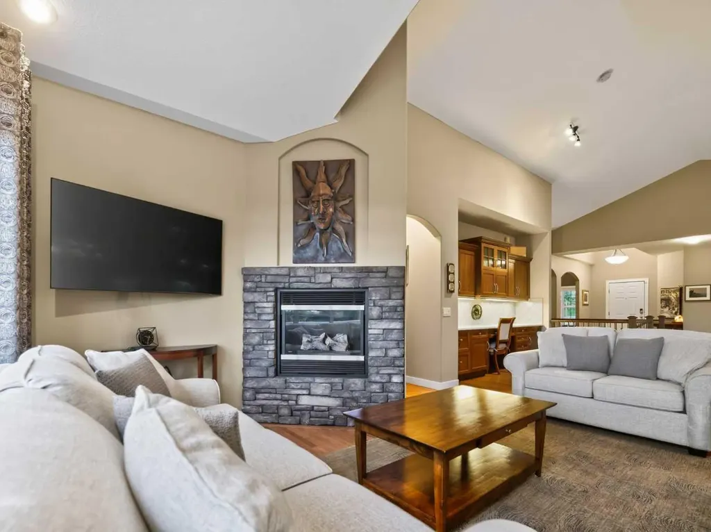 623 Tuscany Springs Boulevard NW Calgary AB T3L 2Y2