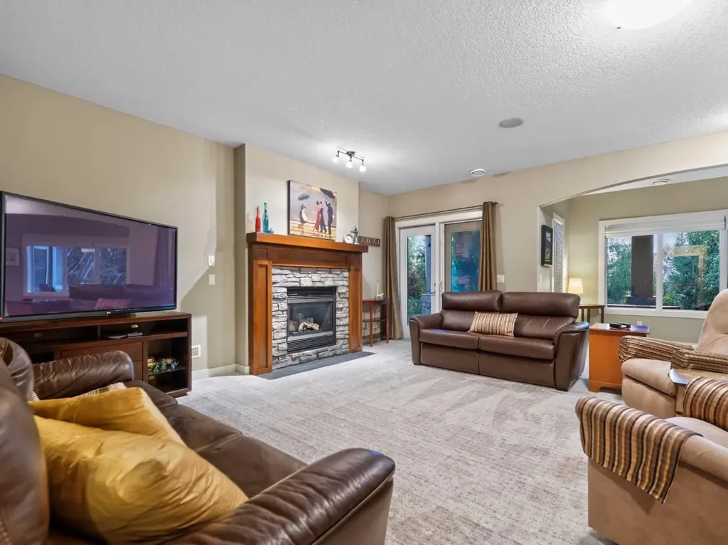 623 Tuscany Springs Boulevard NW Calgary AB T3L 2Y2