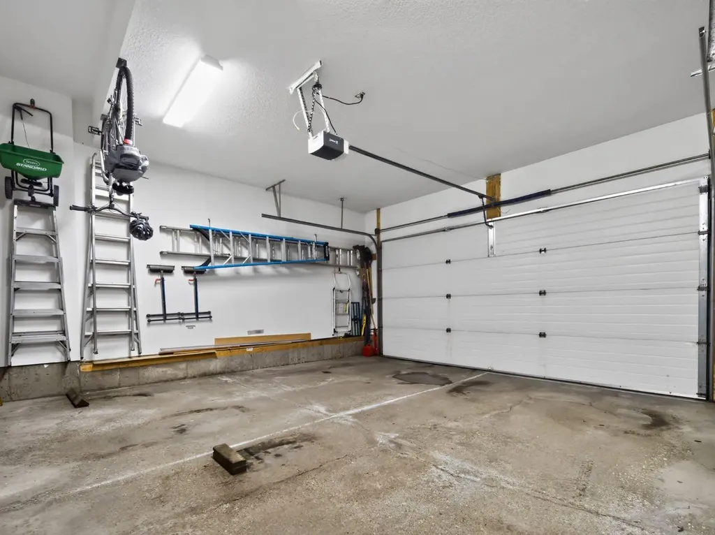 623 Tuscany Springs Boulevard NW Calgary AB T3L 2Y2