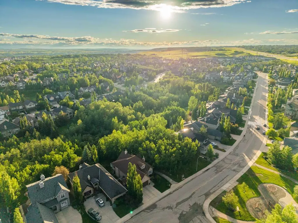 623 Tuscany Springs Boulevard NW Calgary AB T3L 2Y2