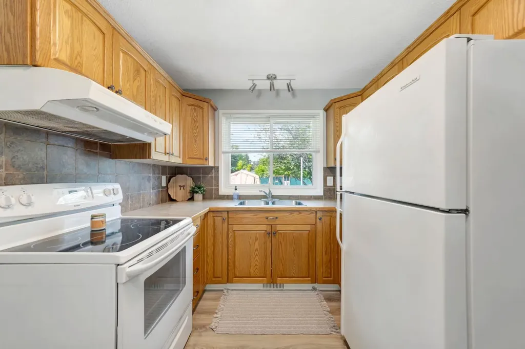 3012 52 Avenue Lloydminster AB T9V 1P5