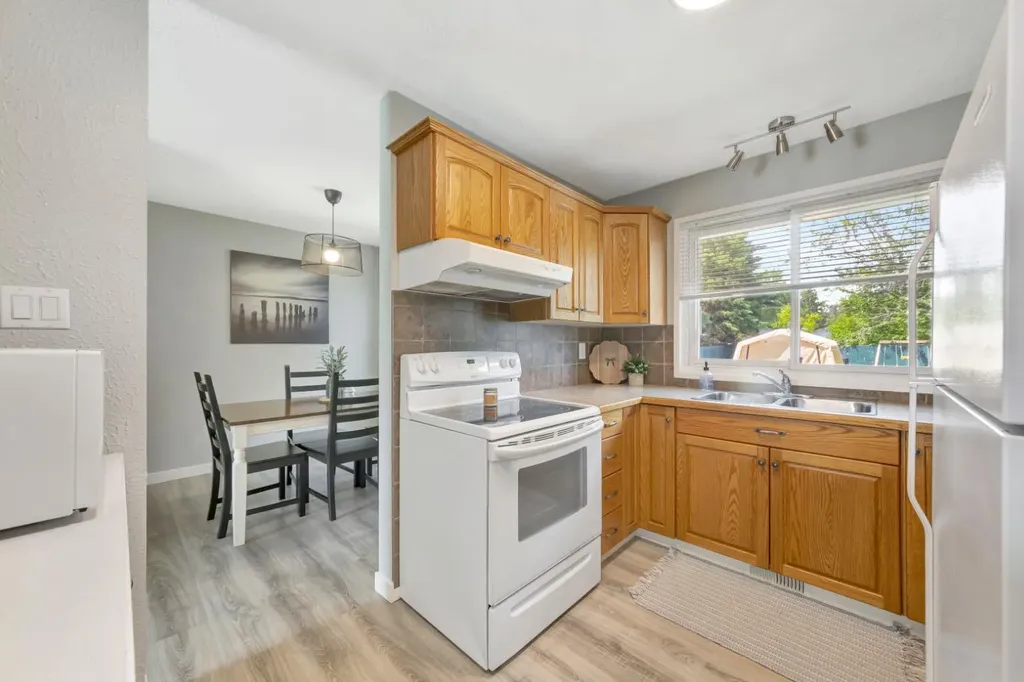 3012 52 Avenue Lloydminster AB T9V 1P5