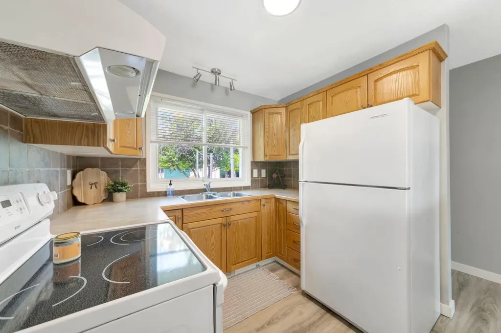 3012 52 Avenue Lloydminster AB T9V 1P5