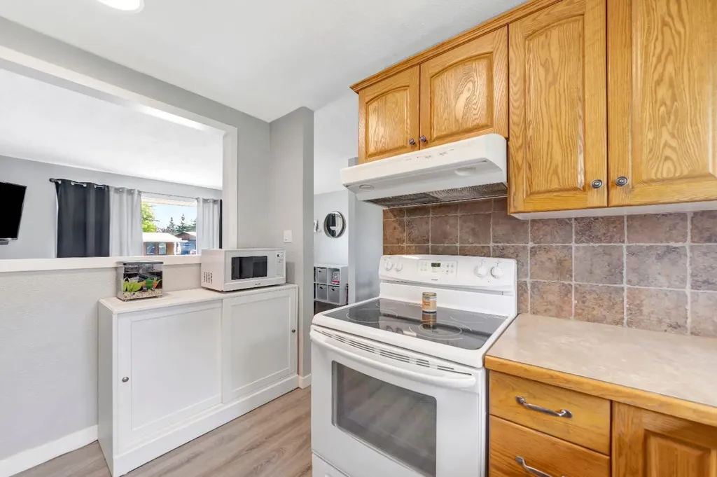 3012 52 Avenue Lloydminster AB T9V 1P5