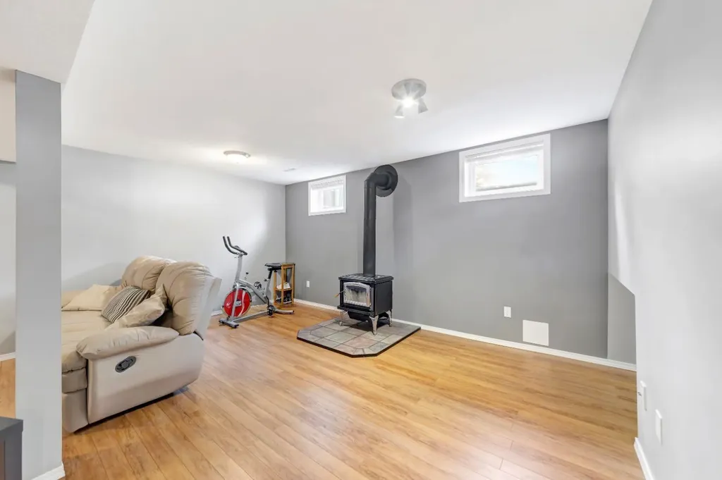 3012 52 Avenue Lloydminster AB T9V 1P5