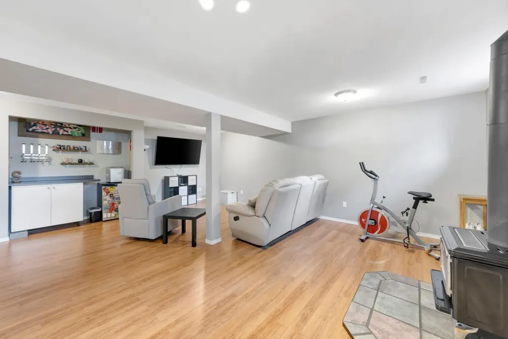 3012 52 Avenue Lloydminster AB T9V 1P5