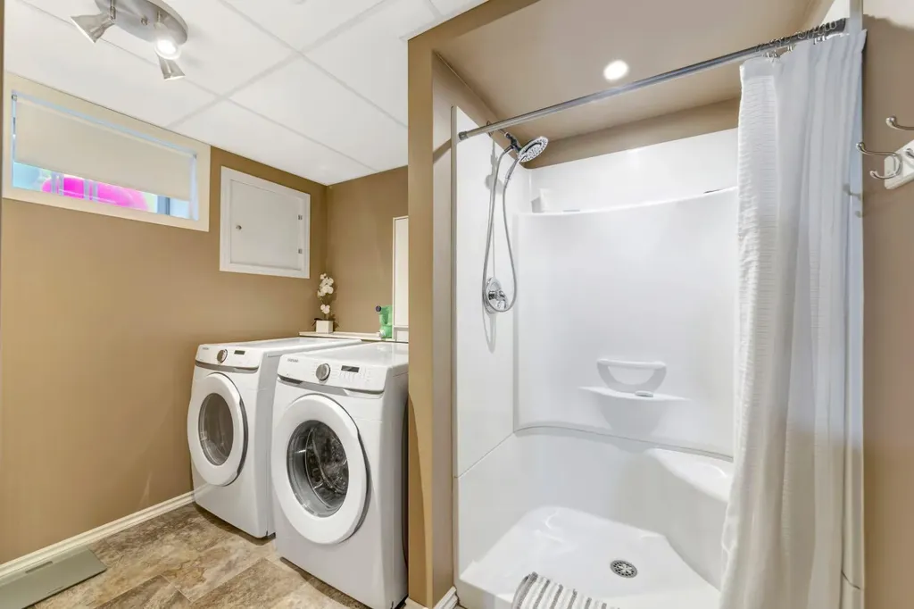 3012 52 Avenue Lloydminster AB T9V 1P5