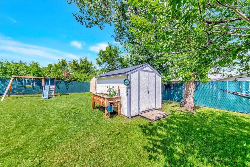 3012 52 Avenue Lloydminster AB T9V 1P5