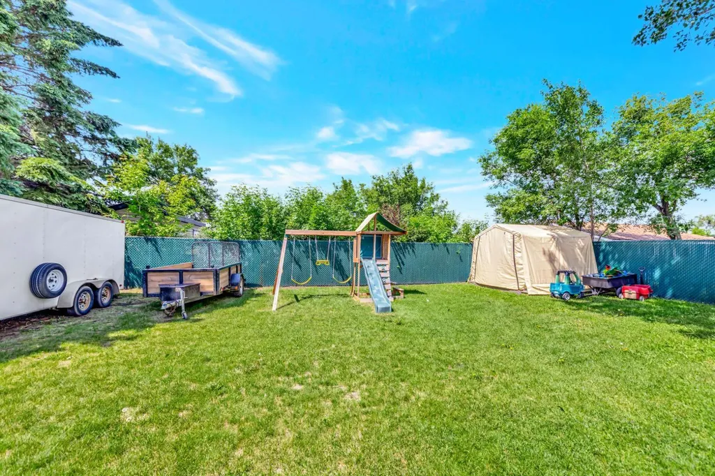 3012 52 Avenue Lloydminster AB T9V 1P5