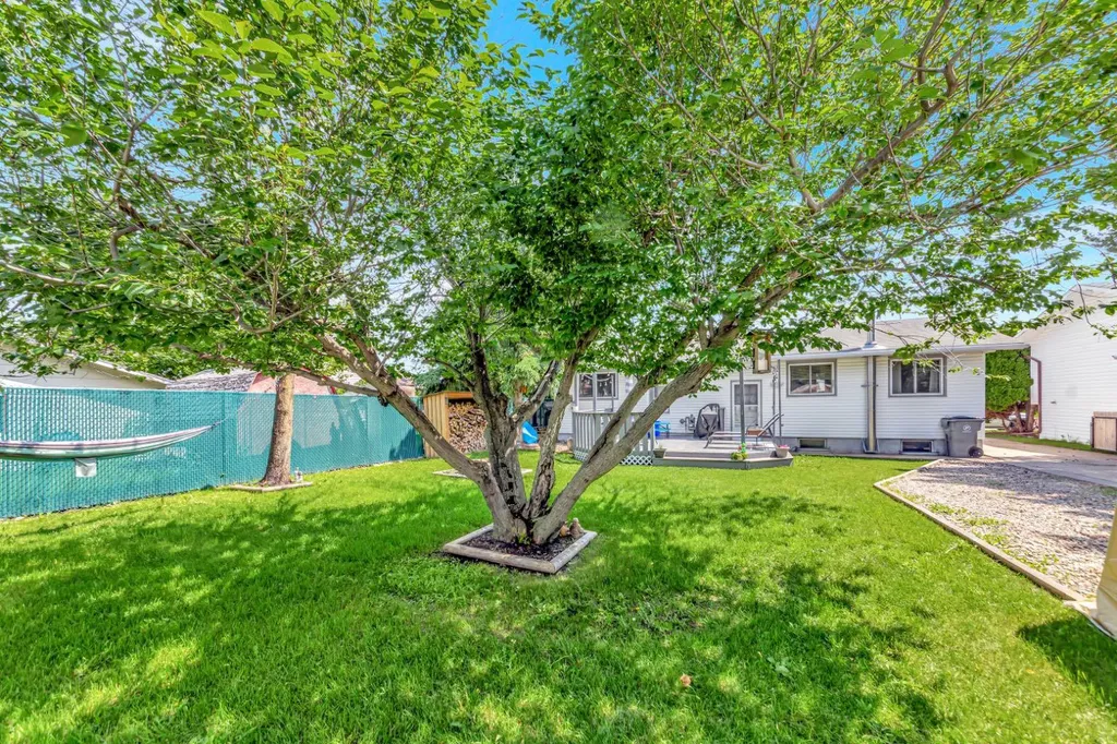 3012 52 Avenue Lloydminster AB T9V 1P5