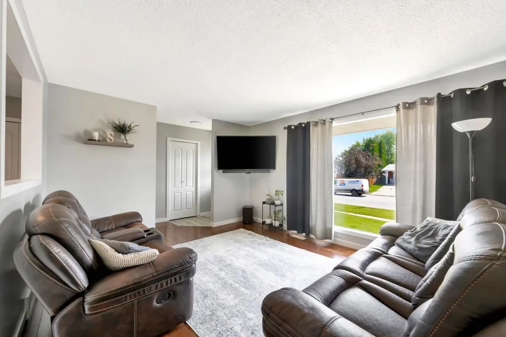 3012 52 Avenue Lloydminster AB T9V 1P5