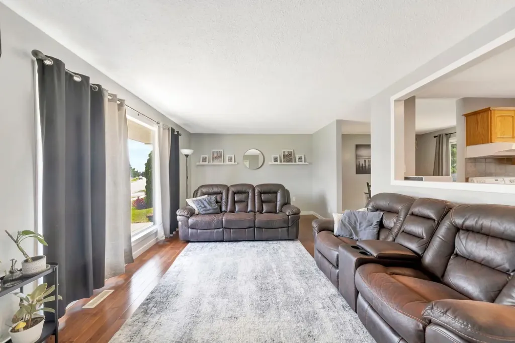 3012 52 Avenue Lloydminster AB T9V 1P5
