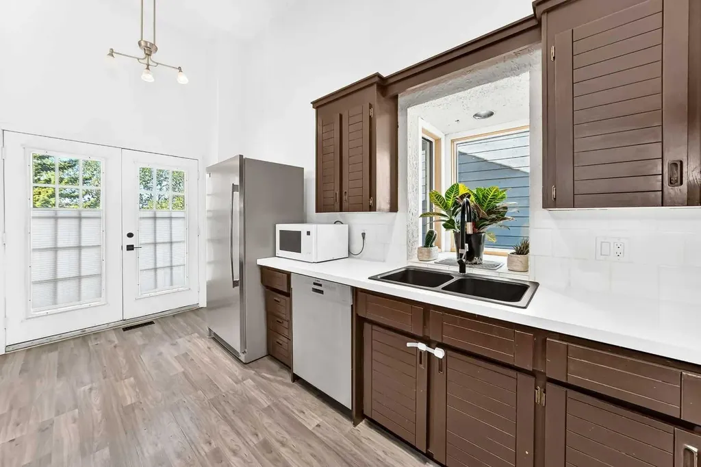 31 Ranchridge Way NW Calgary AB T3G 1Z8