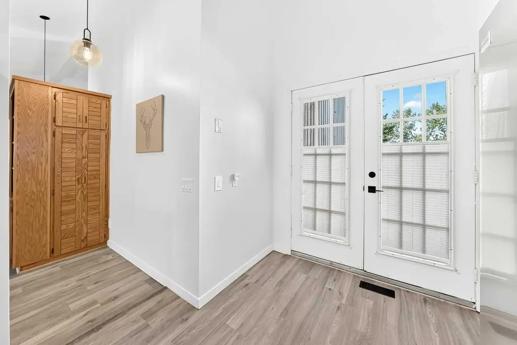 31 Ranchridge Way NW Calgary AB T3G 1Z8