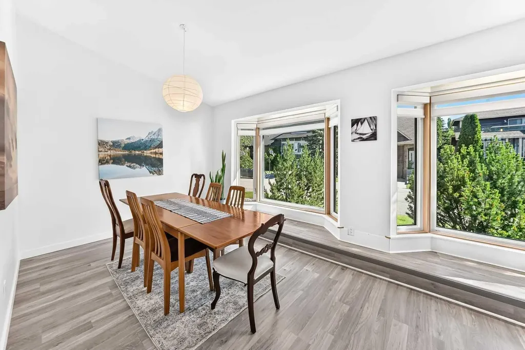 31 Ranchridge Way NW Calgary AB T3G 1Z8