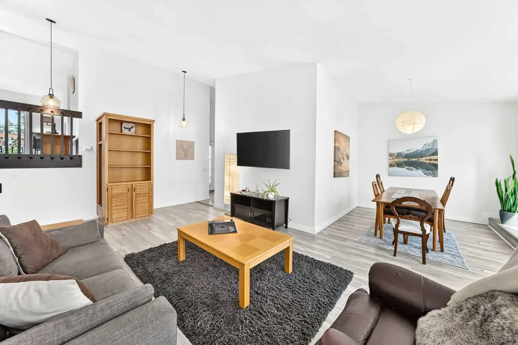 31 Ranchridge Way NW Calgary AB T3G 1Z8