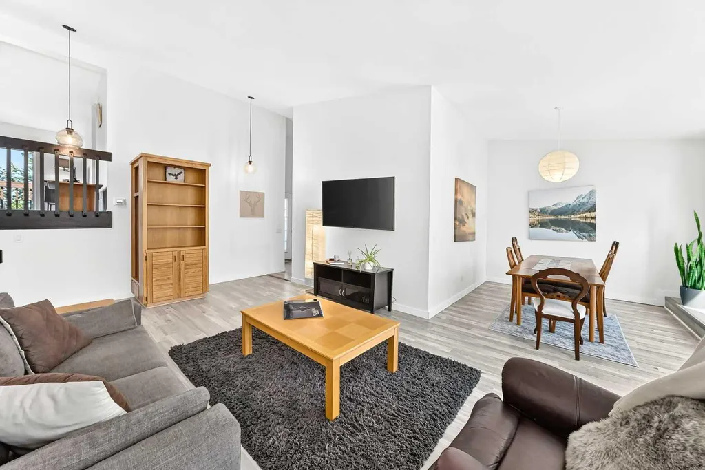 31 Ranchridge Way NW Calgary AB T3G 1Z8
